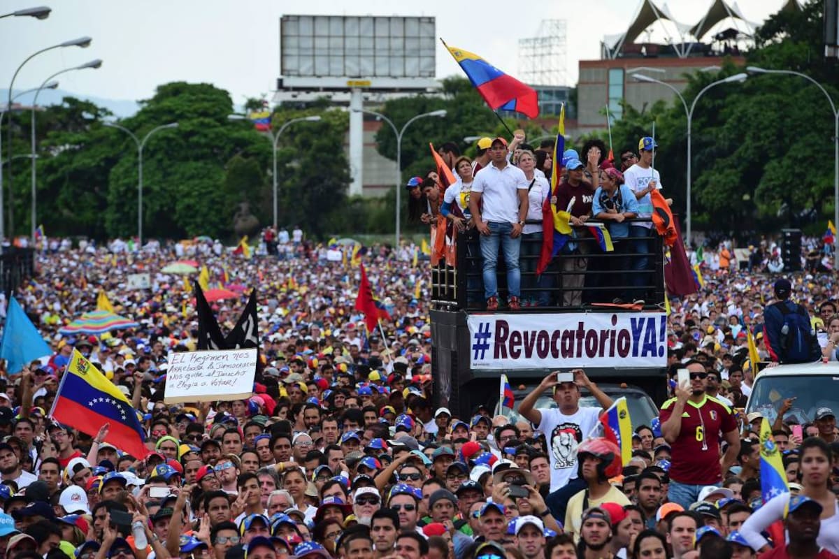 En diferentes puntos de Caracas los manifestantes se reunieron bajo el lema: “No nos vamos a rendir. Revocatorio ya”. (Foto: AFP / VANGUARDIA LIBERAL)