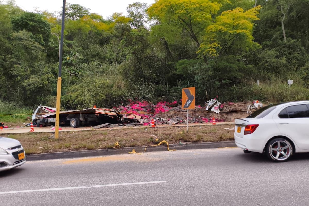Muere conductor de camión tras grave accidente en la vía Lebrija–Girón, en Bucaramanga. Foto: suministrada / VANGUARDIA