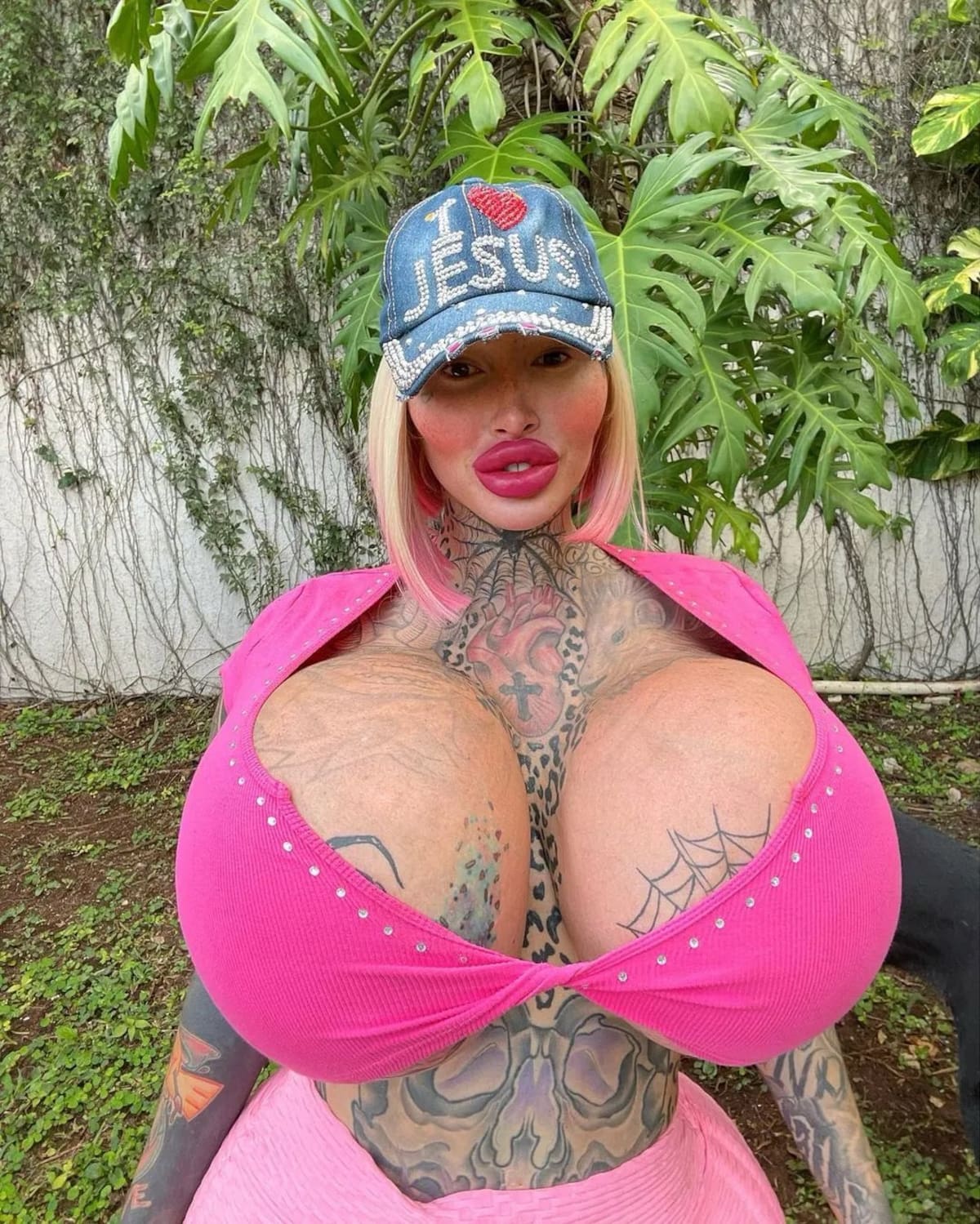 La transformación de la modelo e influencer Mary Magdalene por cirugías.