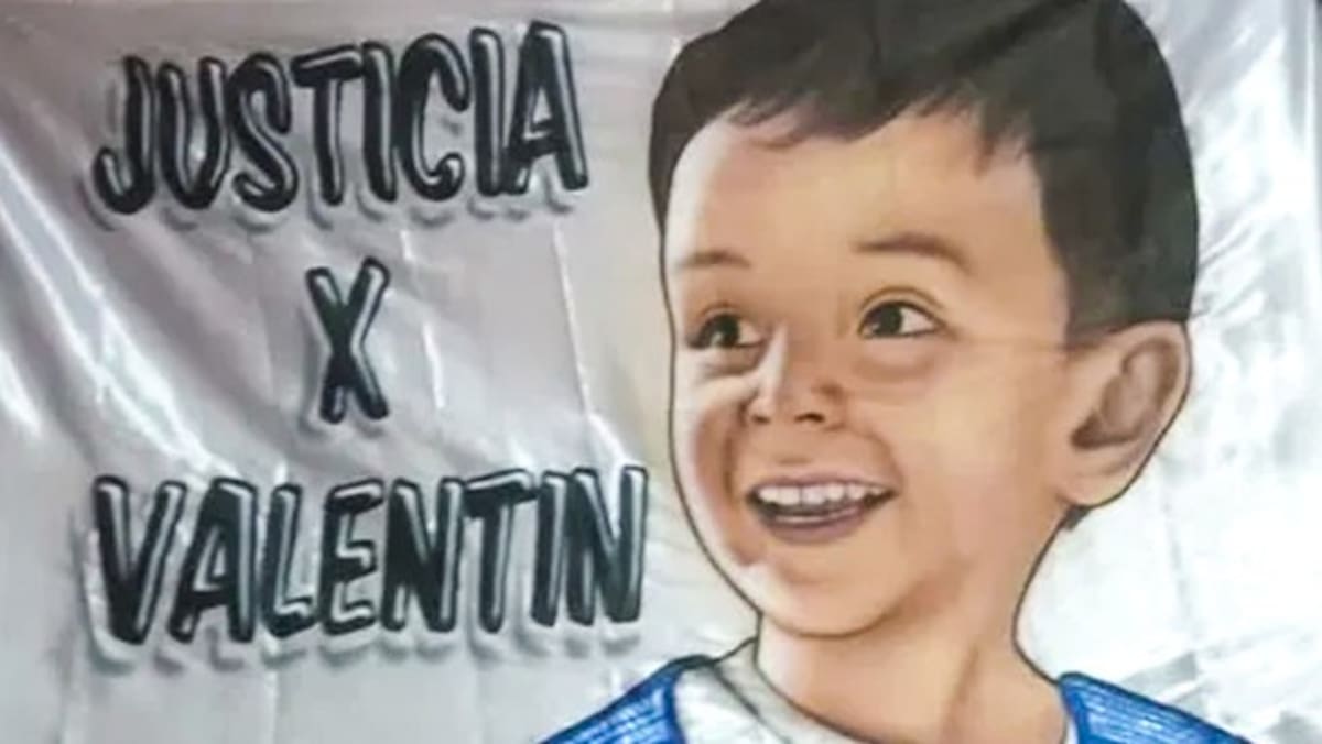 Un anestesiólogo se distrae con el celular y le provoca la muerte a un niño.