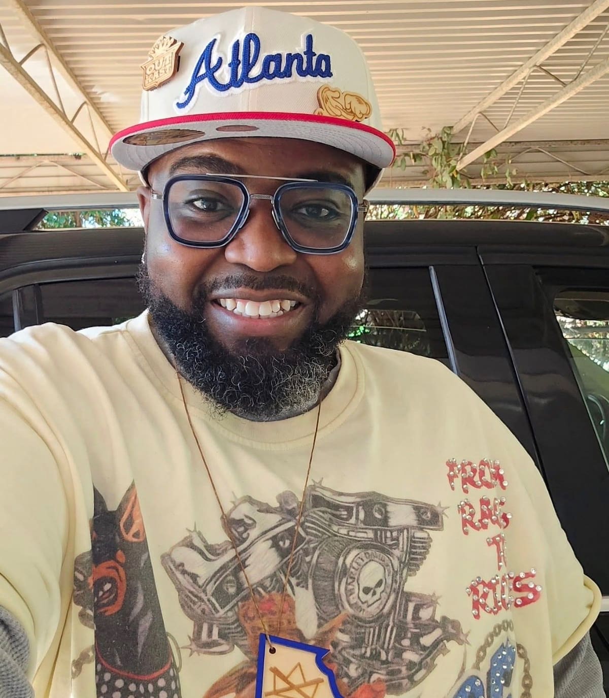 Hassan Jihad Ibn Kariem, de 42 años, de Atlanta, falleció tras un incidente en la montaña rusa Goliath en Six Flags Over Georgia el lunes 12 de octubre de 2026.
