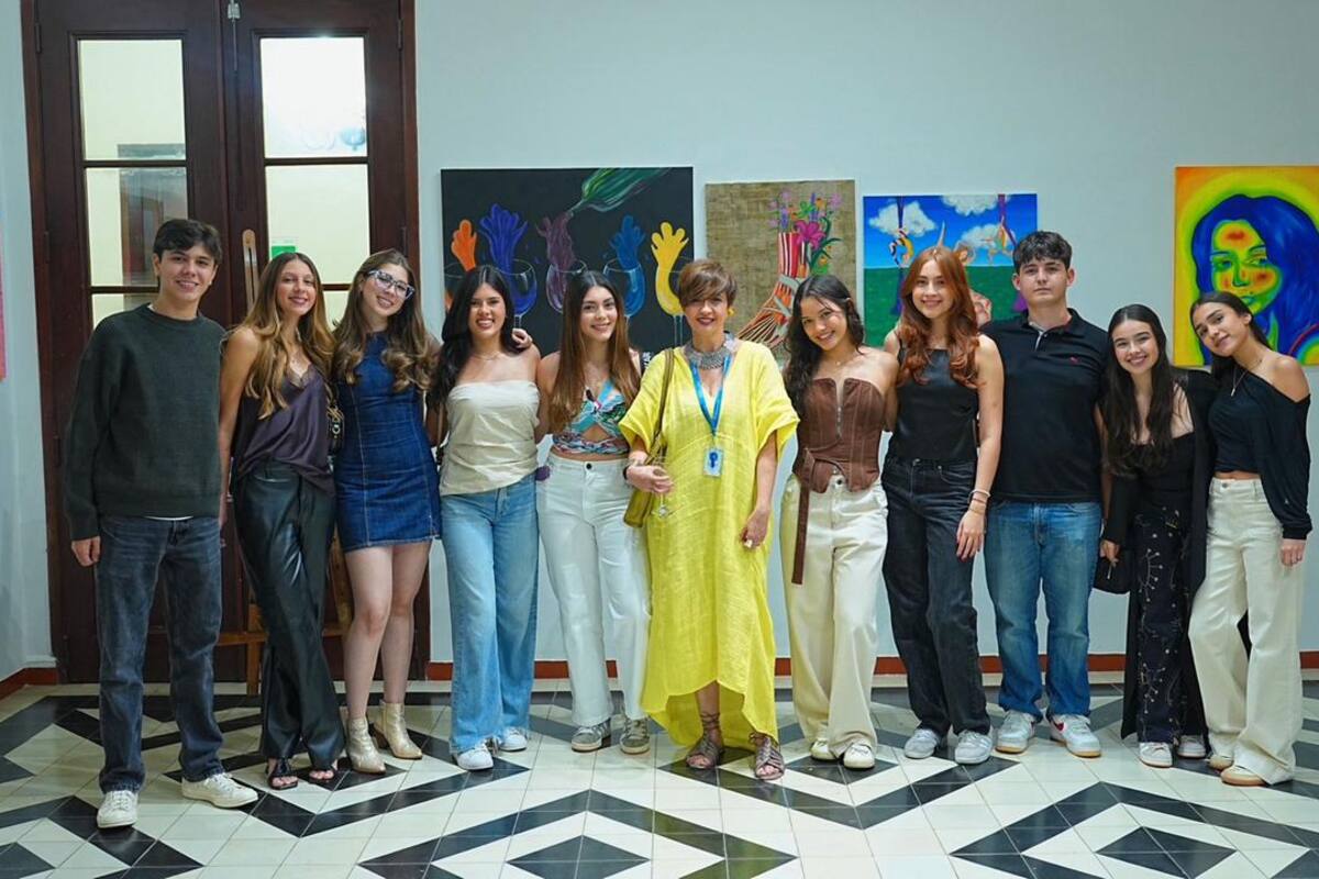 Ms. Coqui Jasbón, docente de Arte de Upper School y estudiantes del Colegio Panamericano. Suministrada / VANGUARDIA