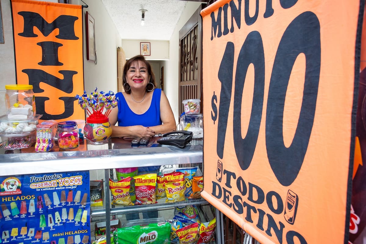 El liderazgo femenino en los negocios crece, pero persisten las brechas económicas.