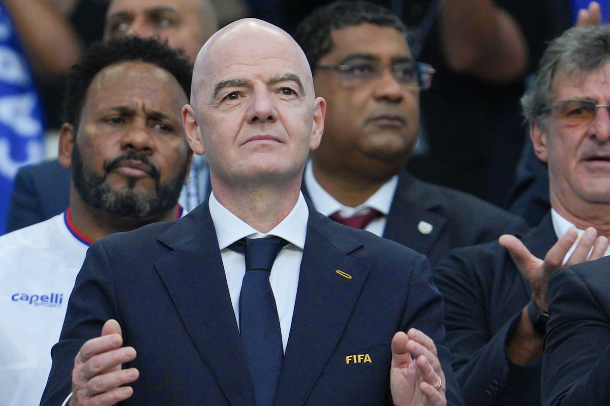 GR6012. MIAMI (ESTADOS UNIDOS), 03/07/2026.- El presidente de la FIFA, Gianni Infantino, reacciona este viernes en un partido de los dieciseisavos de final del Mundial de la FIFA 2026 entre Argentina y Cabo Verde en el estadio Hard Rock en Miami (EE.UU.). EFE/ Alberto Boal