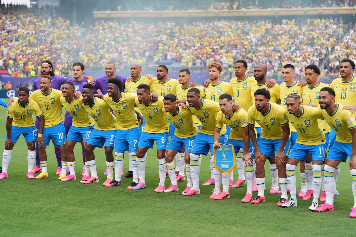 AMDEP8171. NUEVA JERSEY (ESTADOS UNIDOS), 05/07/2026.- Jugadores de Brasil forman este domingo, en un partido por los octavos de final del Mundial de la FIFA 2026 entre Brasil y Noruega en el estadio MetLife en Nueva Jersey (Estados Unidos). EFE/ Octavio Guzman