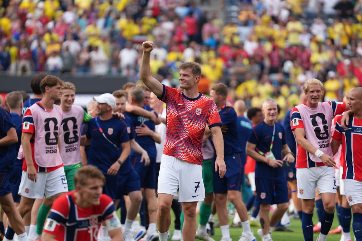 AMDEP8239. NUEVA JERSEY (ESTADOS UNIDOS), 05/07/2026.- Alexander Sorloth (c) de Noruega celebra este domingo, al finalizar un partido por los octavos de final del Mundial de la FIFA 2026 entre Brasil y Noruega en el estadio MetLife en Nueva Jersey (Estados Unidos). EFE/ Angel Colmenares