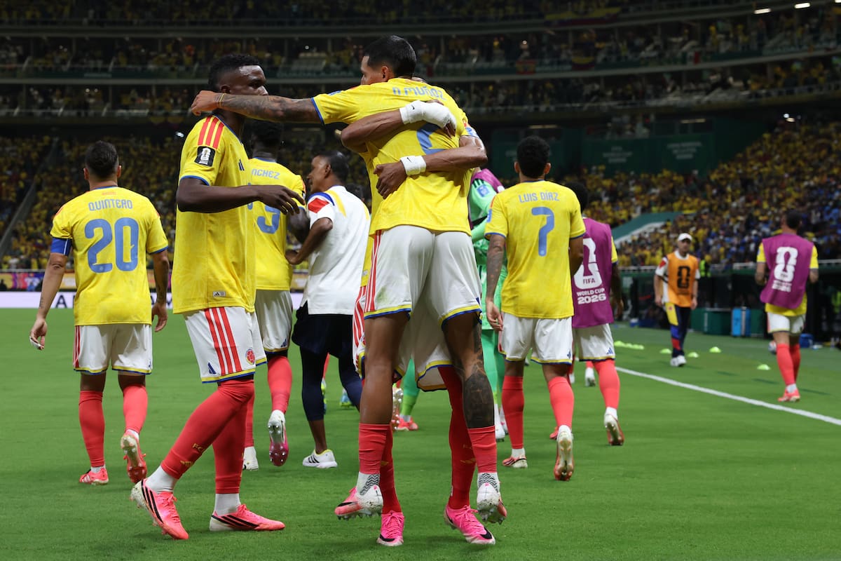 GR3243. GUADALAJARA (MÉXICO), 23/06/2026.- Jugadores de Colombia celebran un gol de Daniel Muñoz (c) este martes, durante un partido del grupo K del Mundial de la FIFA 2026 entre Colombia y RD Congo en el estadio Akron en Guadalajara (México). EFE/ Alex Cruz