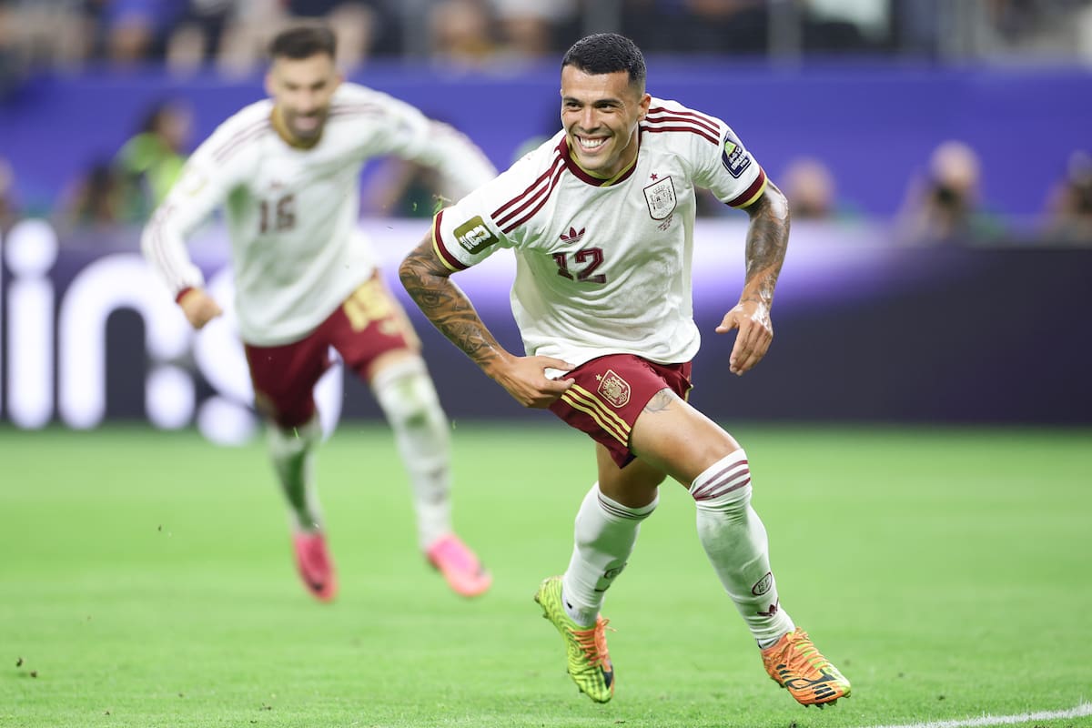 GR2097. ARLINGTON (ESTADOS UNIDOS), 14/07/2026.- Pedro Porro de España celebra un gol este martes, en el partido de semifinales del Mundial de la FIFA 2026 entre Francia y España en el estadio AT&T en Arlington (Estados Unidos). EFE/ Carlos Ramírez
