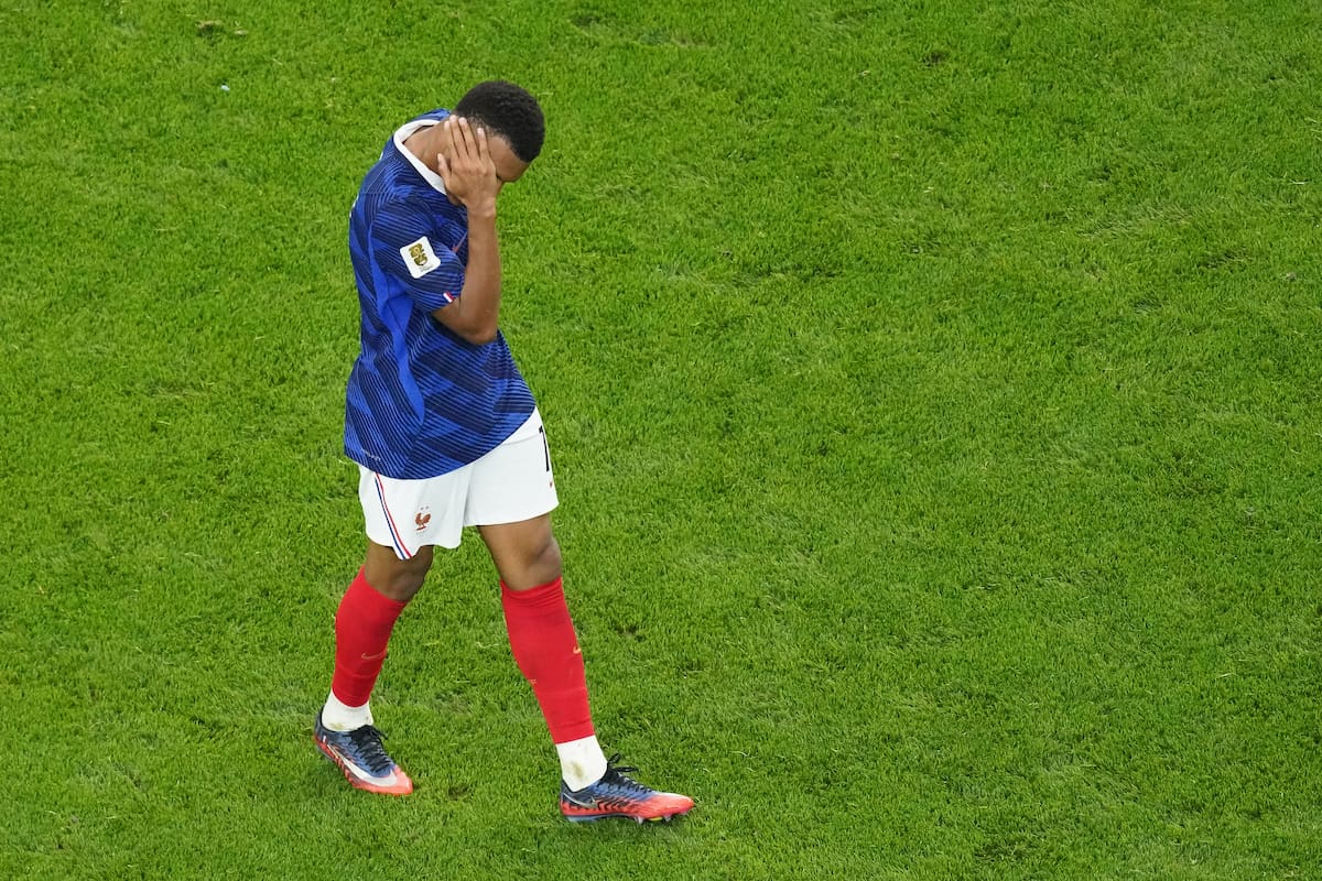 AMDEP8738. ARLINGTON (ESTADOS UNIDOS), 14/07/2026.- Kylian Mbappé de Francia reacciona este martes, en el partido de semifinales del Mundial de la FIFA 2026 entre Francia y España en el estadio AT&T en Arlington (Estados Unidos). EFE/Kenneth Fernandez