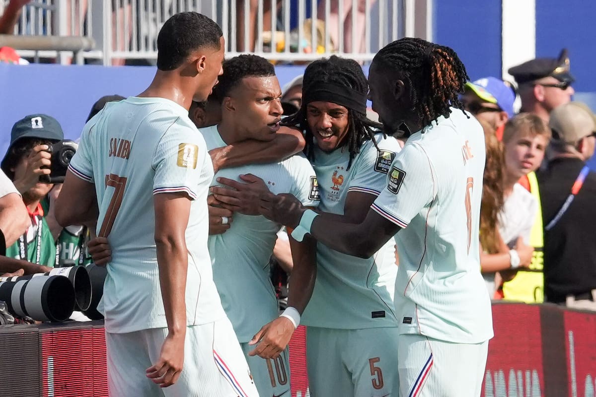 GR4124. FOXBOROUGH (ESTADOS UNIDOS), 09/07/2026.- Kylian Mbappe (2-i) de Francia celebra un gol este jueves, en un partido de cuartos de final del Mundial de la FIFA 2026 entre Francia y Marruecos en el estadio Gillette en Foxborough (Estados Unidos). EFE/ Ángel Colmenares