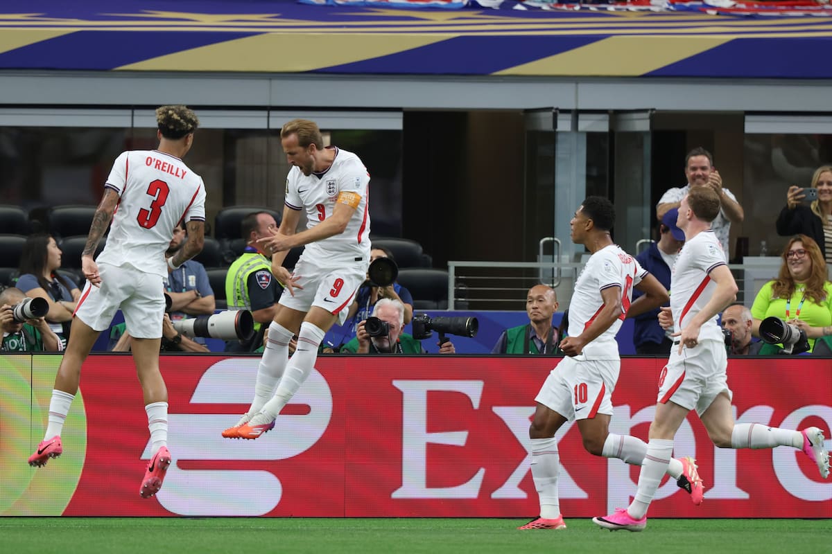 ATENCIÓN EDITORES CORRIGE FOTÓGRAFO: BIEN Kenneth Fernandez
GR3484. DALLAS (ESTADOS UNIDOS), 17/06/2026.- Harry Kane (c) de Inglaterra celebra un gol este miércoles, en un partido del grupo L del Mundial de la FIFA 2026 entre Inglaterra y Croacia en el estadio AT&T en Dallas (EE.UU.). EFE/EFE/ Kenneth Fernandez