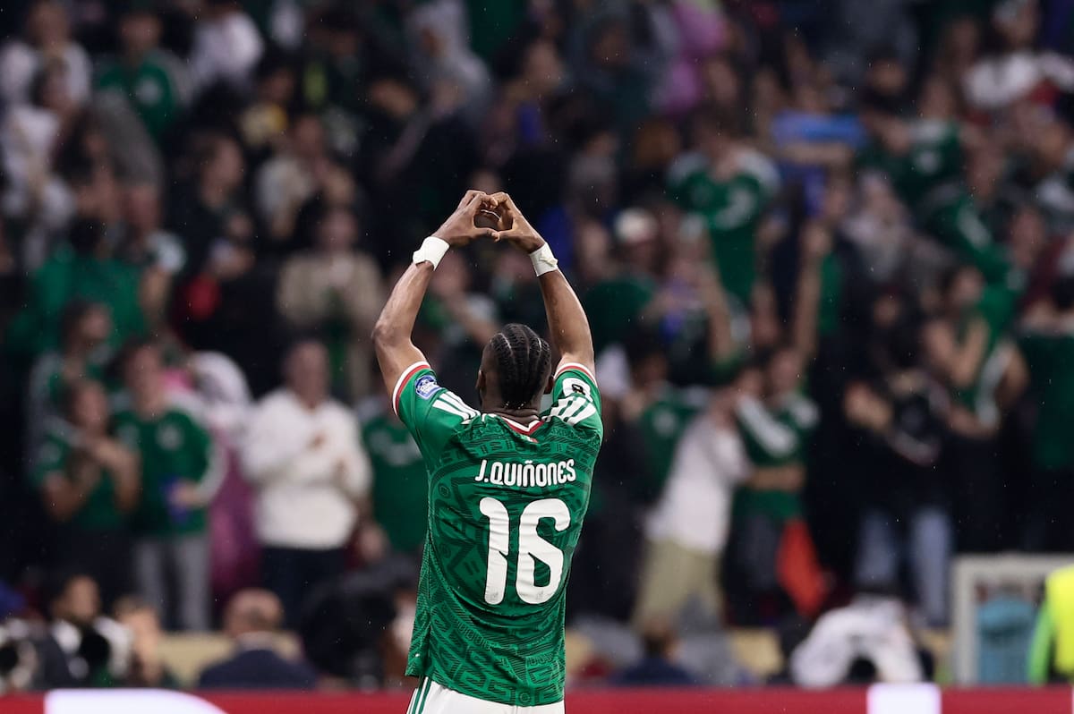 GR3170. CIUDAD DE MÉXICO (MÉXICO), 30/06/2026.- Julián Quiñones de México celebra un gol de este martes, en un partido de los dieciseisavos de final de la FIFA 2026 entre México y Ecuador, en el estadio Azteca en la Ciudad de México (México). EFE/ José Méndez