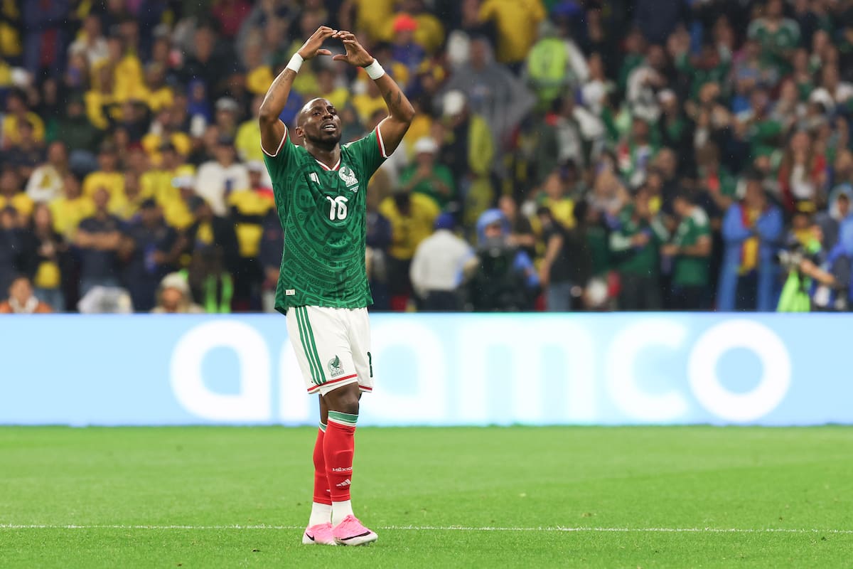 GR3183. CIUDAD DE MÉXICO (MÉXICO), 30/06/2026.- Julián Quiñones de México celebra un gol este martes, en un partido de los dieciseisavos de final del Mundial de la FIFA 2026 entre México y Ecuador en el estadio Azteca?, en Ciudad de México (México). EFE/ Alex Cruz
