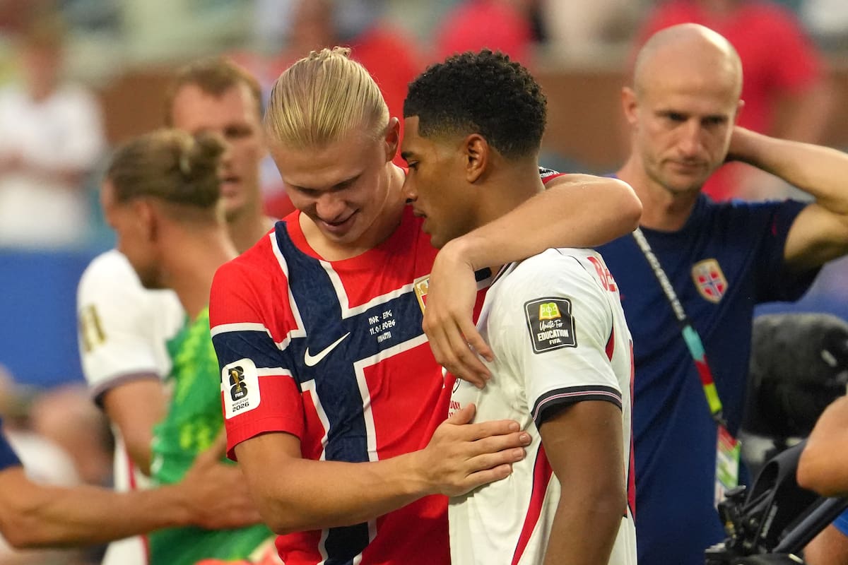 FOTODELDÍA GR6026. MIAMI (ESTADOS UNIDOS), 11/07/2026.- Erling Haaland (i) de Noruega saluda a Jude Bellingham de Inglaterra este sábado, al finalizar un partido de cuartos de final del Mundial de la FIFA 2026 entre Noruega e Inglaterra en el estadio Hard Rock en Miami (Estados Unidos). EFE/ Alberto Boal