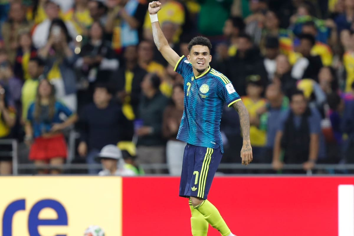 GR4212. CIUDAD DE MÉXICO (MÉXICO), 17/06/2026.- Luis Díaz de Colombia celebra un gol este miércoles, en un partido del grupo K del Mundial de la FIFA 2026 entre Uzbekistán y Colombia, en el estadio Azteca en Ciudad de México (México). EFE/ Isaac Esquivel