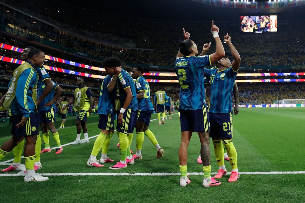 GR4212. CIUDAD DE MÉXICO (MÉXICO), 17/06/2026.- Jugadores de Colombia celebran un gol este miércoles, en un partido del grupo K del Mundial de la FIFA 2026 entre Uzbekistán y Colombia, en el estadio Azteca en Ciudad de México (México). EFE/ Isaac Esquivel