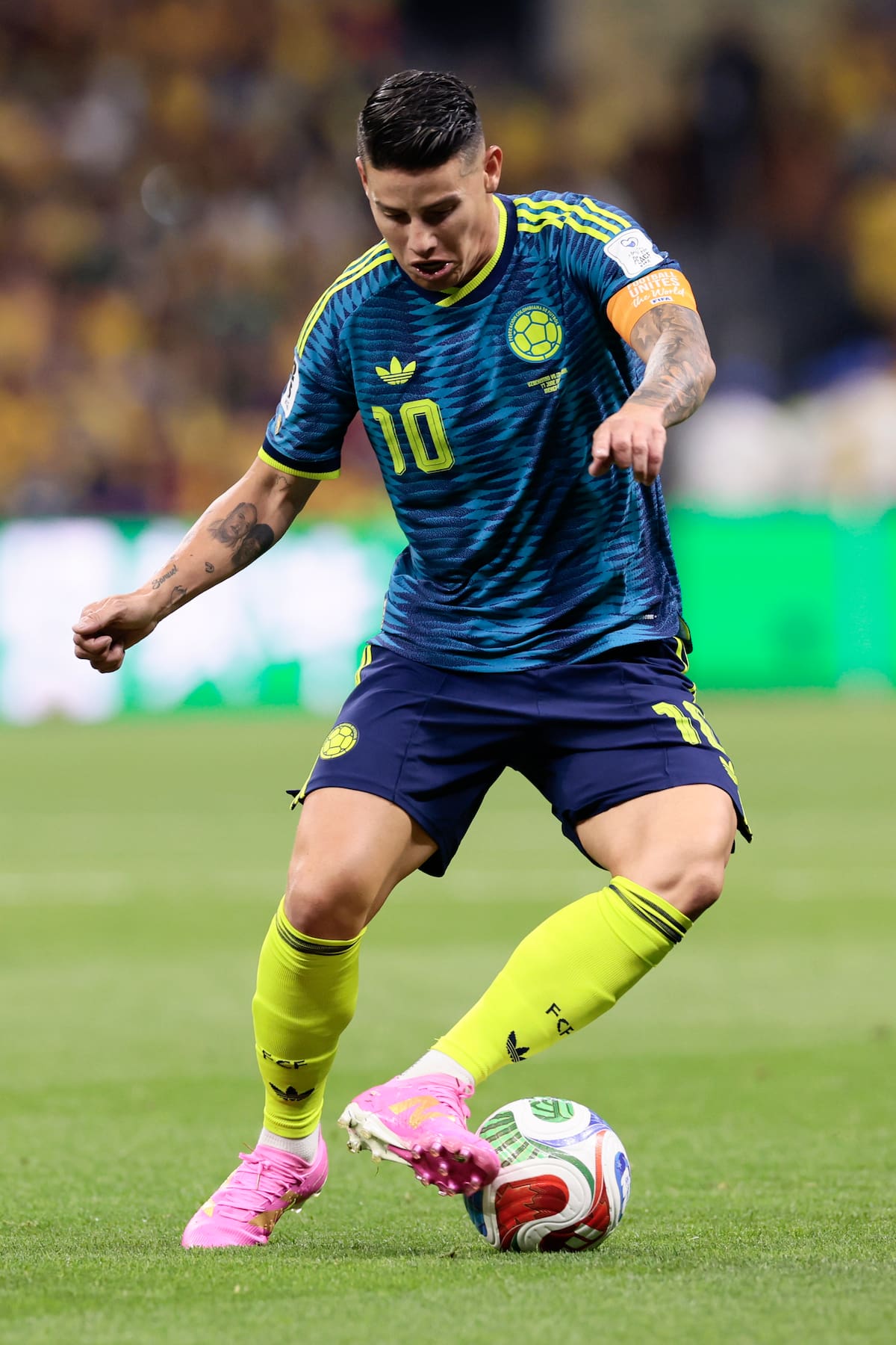 GR4300. CIUDAD DE MÉXICO (MÉXICO), 17/06/2026.- James Rodríguez de Colombia controla un balón este miércoles, en un partido del grupo K del Mundial de la FIFA 2026 entre Uzbekistán y Colombia, en el estadio Azteca en Ciudad de México (México). EFE/ José Méndez