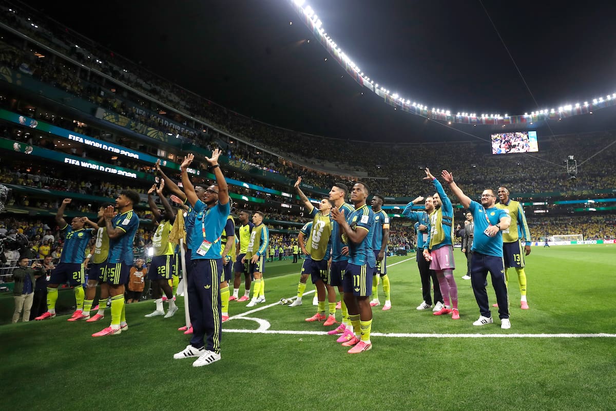 GR4212. CIUDAD DE MÉXICO (MÉXICO), 17/06/2026.- Jugadores de Colombia saludan este miércoles, al final de un partido del grupo K del Mundial de la FIFA 2026 entre Uzbekistán y Colombia, en el estadio Azteca en Ciudad de México (México). EFE/ Isaac Esquivel