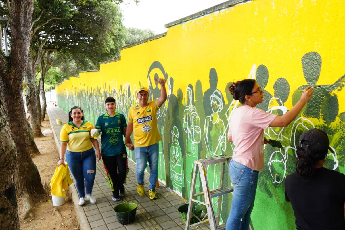 Así va el mural en honor a los hinchas de Atlético Bucaramanga. Marco Valencia/Vanguardia