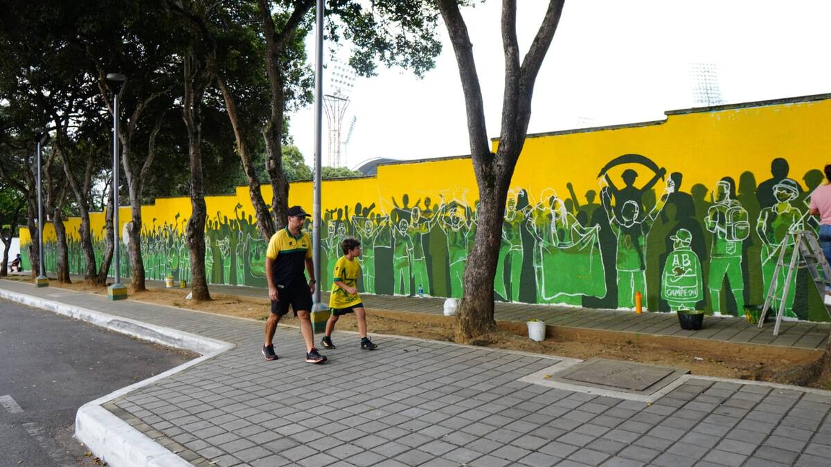 Así va el mural en honor a los hinchas de Atlético Bucaramanga. Marco Valencia/Vanguardia