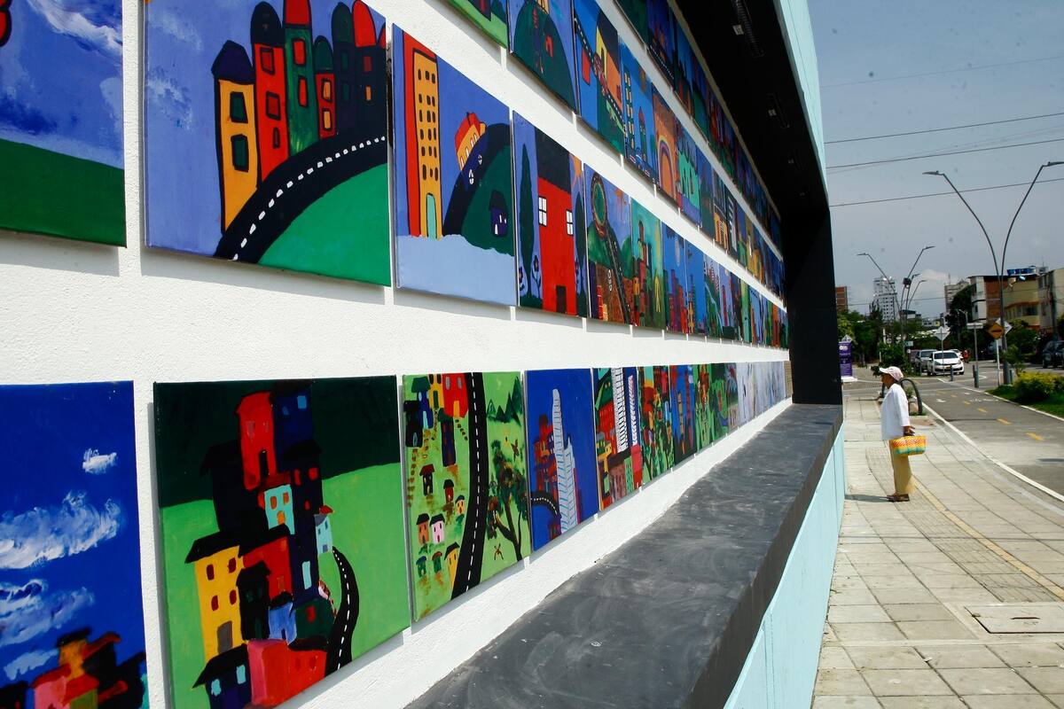 La memoria del barrio San Miguel quedó registrada en estos lienzos, elaborados por niños de ese sector y de algunas veredas de la capital santandereana. ¡Qué bien!