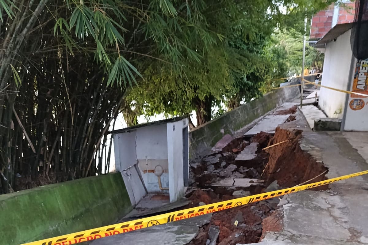 Siete familias y un establecimiento comercial fueron evacuados en Puerto Wilches tras el colapso de un tramo de la muralla que protege al municipio de la fuerza de las aguas del río Magdalena.
Suministrada/Vanguardia