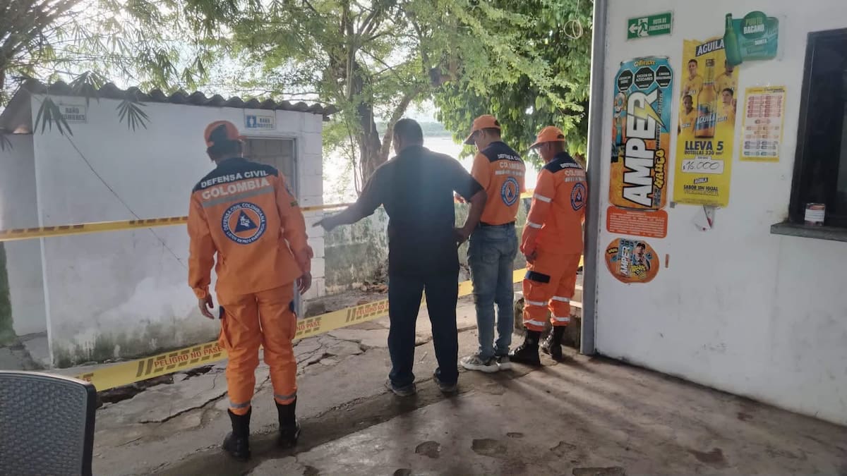 Siete familias y un establecimiento comercial fueron evacuados en Puerto Wilches tras el colapso de un tramo de la muralla que protege al municipio de la fuerza de las aguas del río Magdalena.
Suministrada/Vanguardia