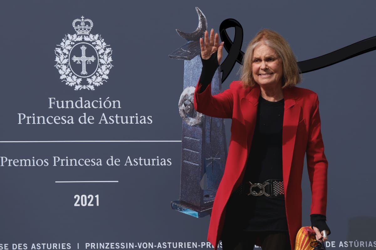 Gloria Steinem, reconocida periodista y referente del movimiento feminista, durante la ceremonia de los Premios Princesa de Asturias de Comunicación y Humanidades 2021, en España. Foto tomada de Archivo.