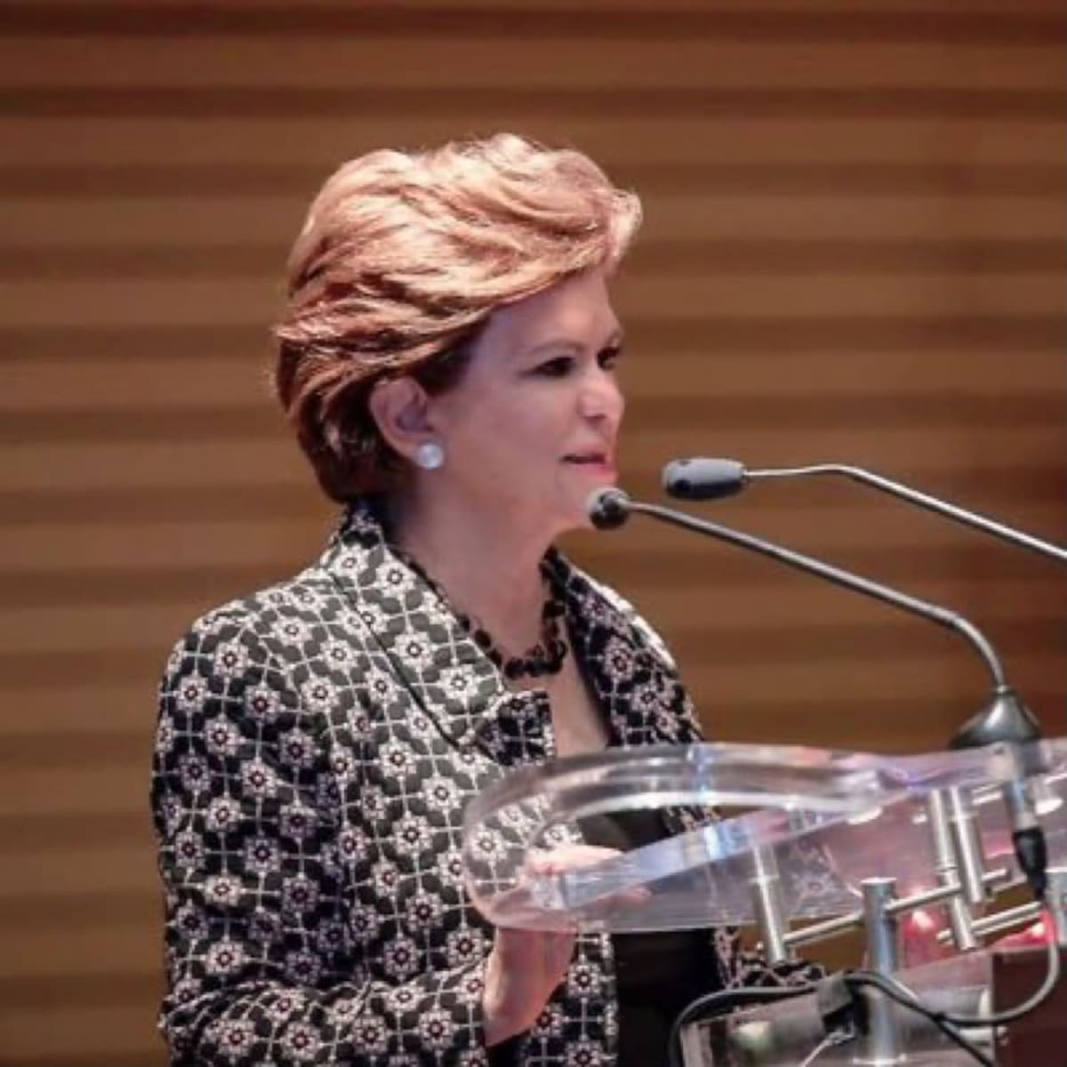 Liliana Caballero dejó una amplia trayectoria en el servicio público y fue reconocida por su aporte a la modernización y transparencia de la administración estatal. Foto tomada de: X.