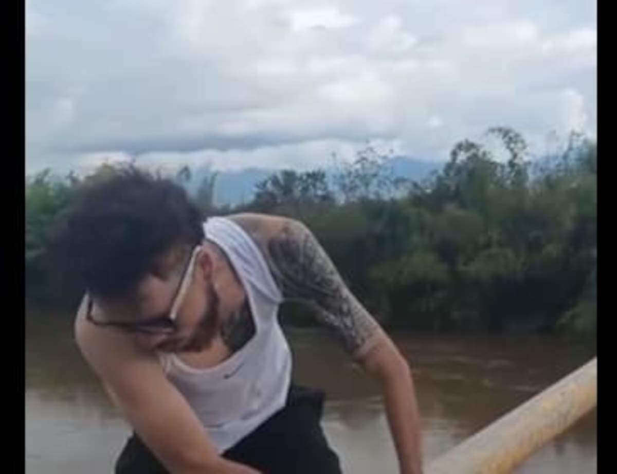 Su salto al río Cauca fue grabado en video y se hizo viral en redes sociales. Autoridades reiteran el llamado a no poner en riesgo la vida.