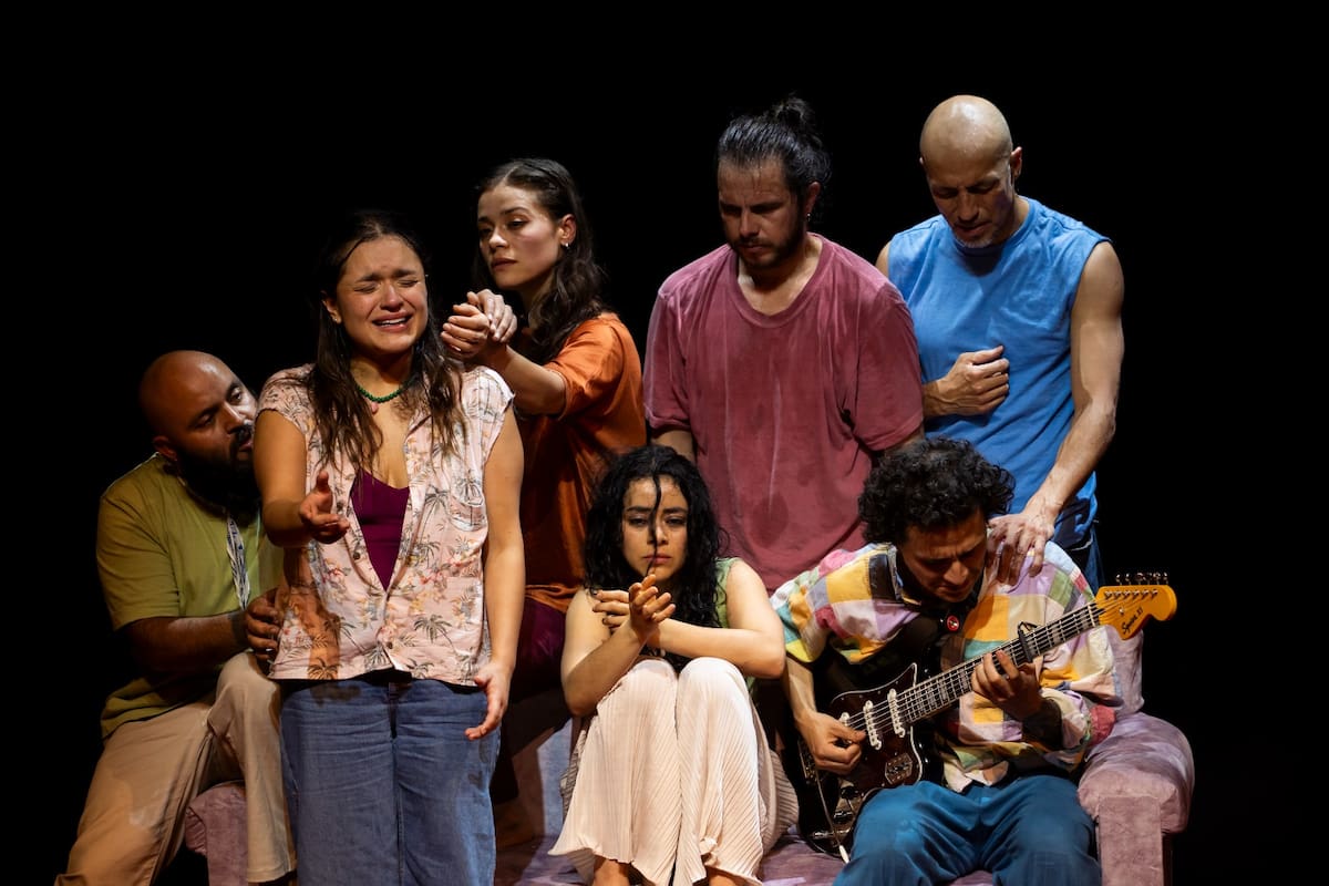 Ocho artistas se encontrarán en escena para explorar, a través de la danza, el teatro, la voz y la música en vivo, las diferentes maneras de acercarse al amor y a las memorias que permanecen con el paso del tiempo.
