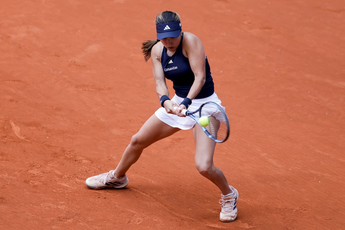 MADRID, 23/04/2026.- La tenista colombiana Camila Osorio ante la japonesa Naomi Osaka durante su partido de la ronda de 64 del Mutua Madrid Open disputado este jueves en la Caja Mágica, en Madrid. EFE/ Juanjo Martín