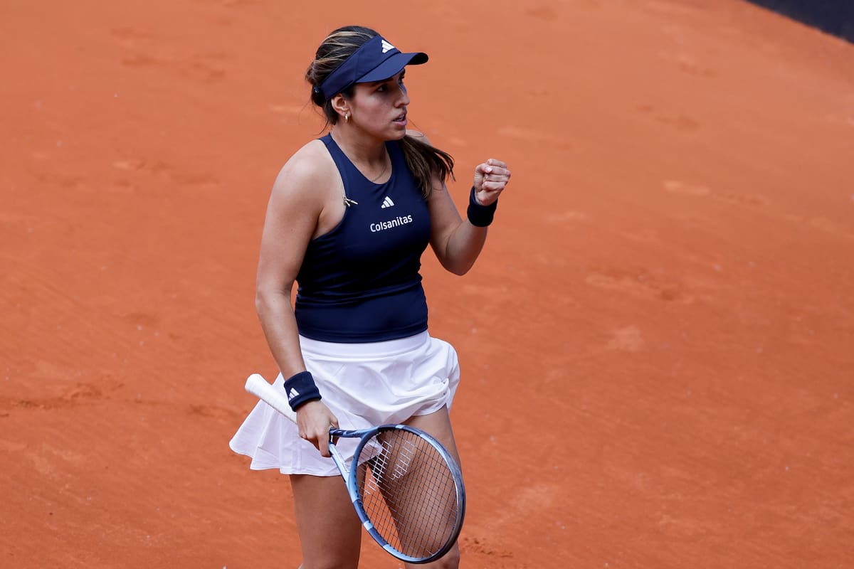MADRID, 23/04/2026.- La tenista colombiana Camila Osorio ante la japonesa Naomi Osaka durante su partido de la ronda de 64 del Mutua Madrid Open disputado este jueves en la Caja Mágica, en Madrid. EFE/ Juanjo Martín
