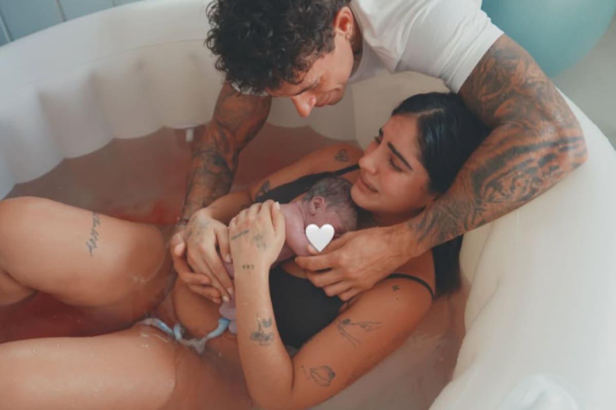 Isabella Ladera optó por un parto en agua, una modalidad que busca ofrecer un ambiente más tranquilo para la madre y el recién nacido durante el nacimiento. Fotos tomadas de // Redes Sociales.