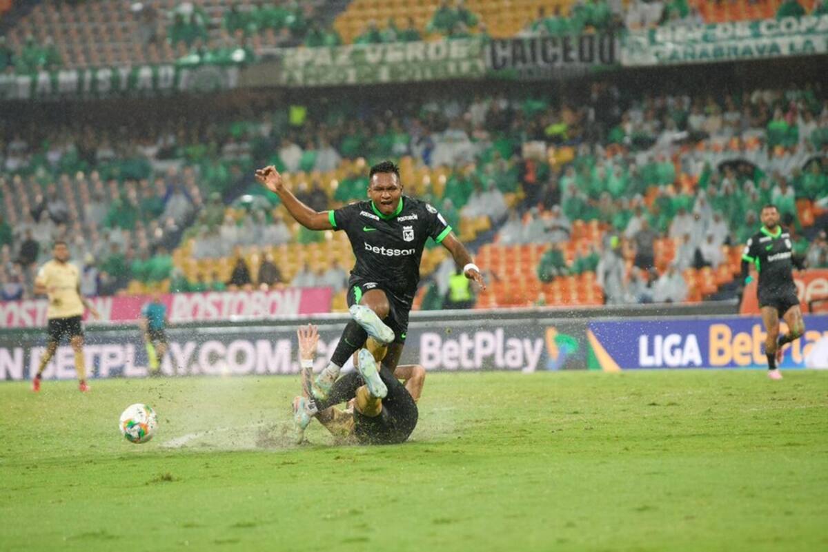 Atlético Nacional se afianzó en el primer puesto de la Liga BetPlay I de 2026, luego de vencer 3-0 a Internacional de Bogotá, en el estadio Atanasio Girardot. Foto: Colprensa.