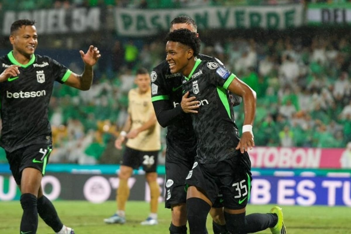 Atlético Nacional se afianzó en el primer puesto de la Liga BetPlay I de 2026, luego de vencer 3-0 a Internacional de Bogotá, en el estadio Atanasio Girardot. Foto: Colprensa.