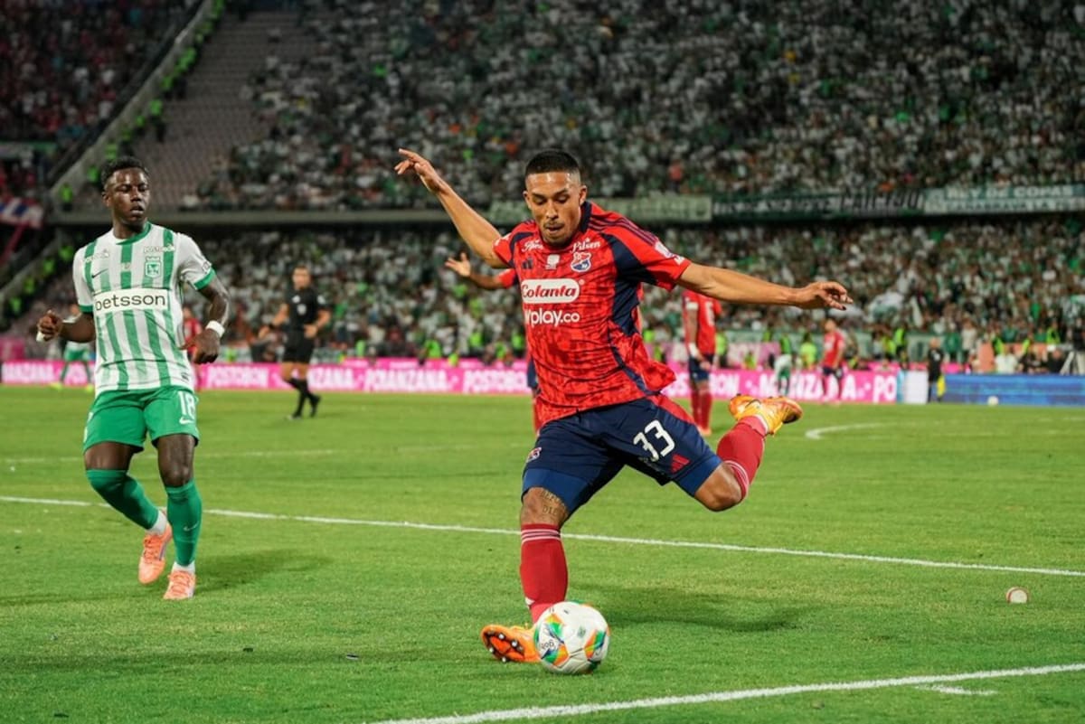 Diego Arias, entrenador de Nacional, cuestionó el planteamiento de Independiente Medellín, en el partido de ida de la final de la Copa BetPlay II de 2025. Foto: Colprensa.