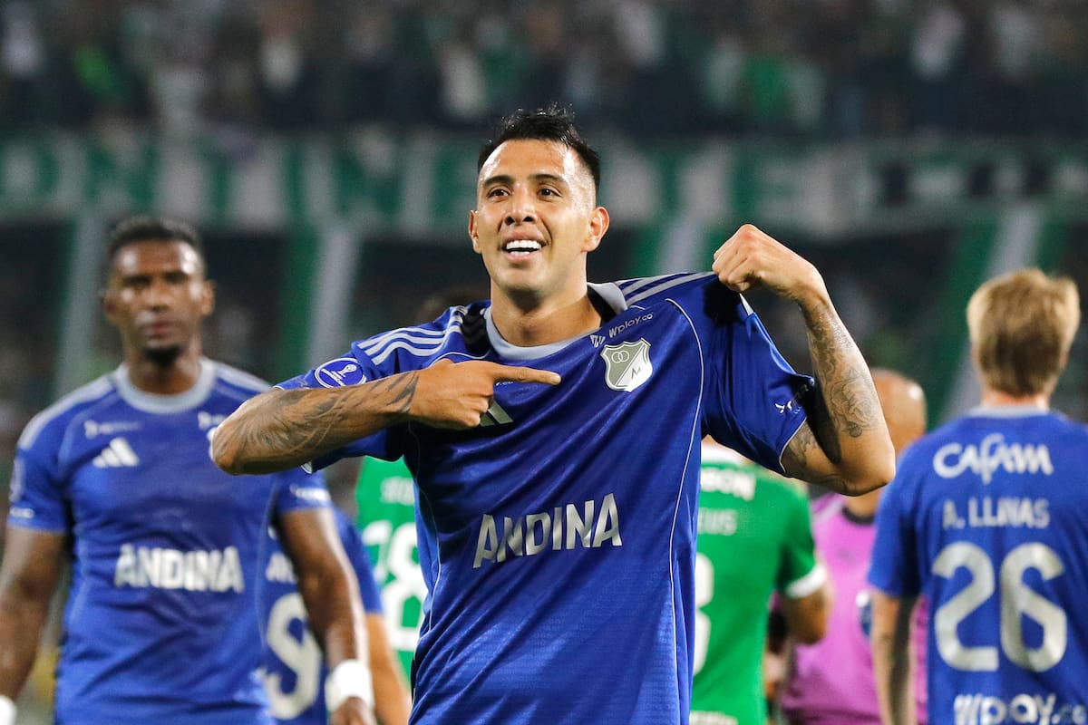 AME621. MEDELLÍN (COLOMBIA), 04/03/2026.- Rodrigo Contreras de Millonarios celebra un gol en el estadio Atanasio Girardot en Medellín (Colombia). EFE/ STR
