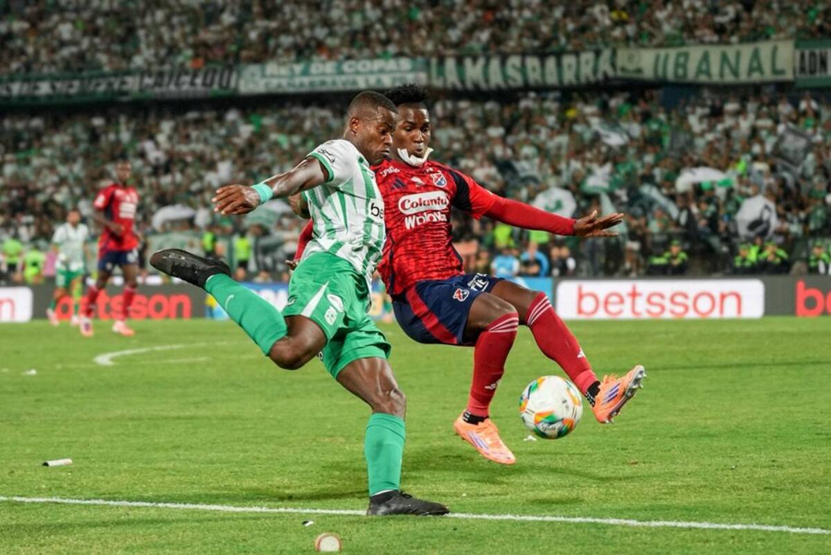 Diego Arias, entrenador de Nacional, cuestionó el planteamiento de Independiente Medellín, en el partido de ida de la final de la Copa BetPlay II de 2025. Foto: Colprensa.