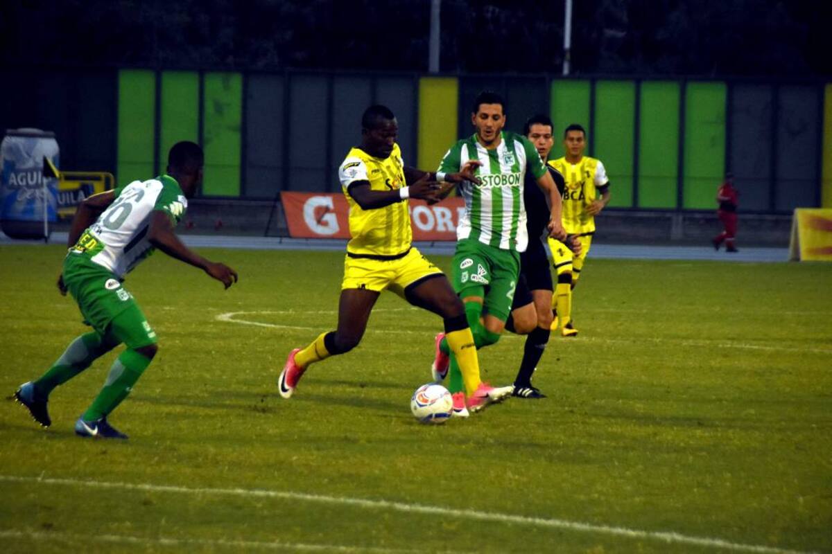 Atlético Nacional derrotó anoche 1-2 a Alianza Petrolera y logró su cuarto triunfo en Barrancabermeja en seis juegos. (Foto: Édgar Pernett / VANGUARDIA LIBERAL)
