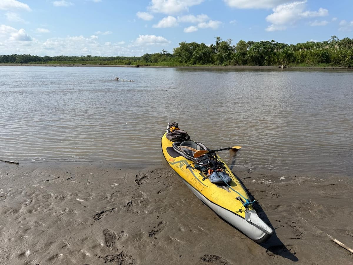 Pablo Porras hizo escala en Barrancabermeja durante su travesía en kayak por el río Magdalena, con la que busca sensibilizar a las comunidades sobre la protección de las fuentes hídricas.
Suministrada/Vanguardia