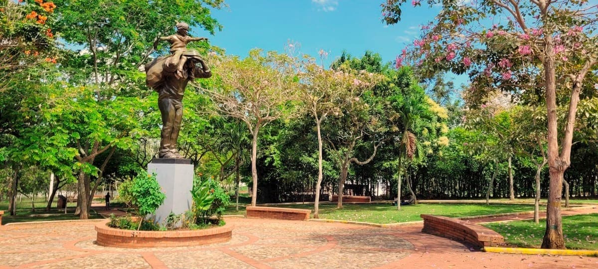Natalie Pérez recibió cinco heridas en el tórax tras un nuevo ataque de su expareja en el Parque de la Vida, Bucaramanga.