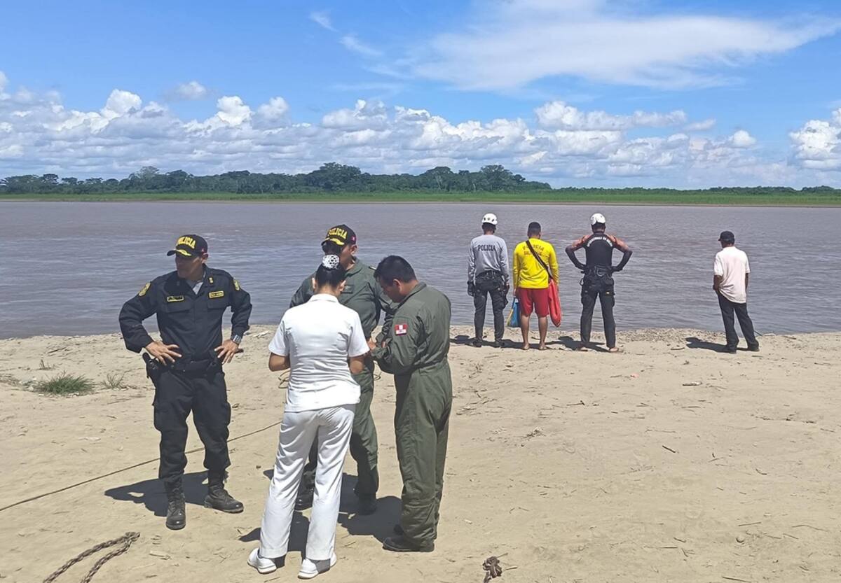 Derrumbe que hundió dos embarcaciones en Iparia, Perú.