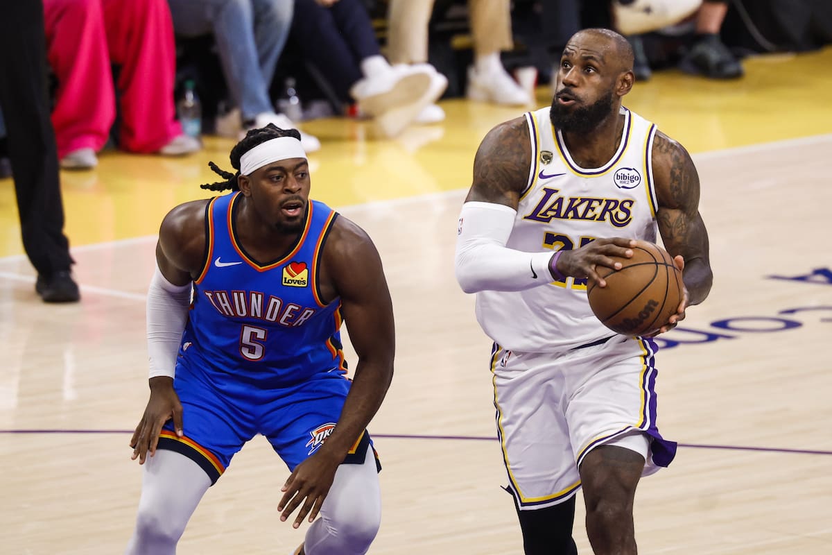 LOS ANGELES (United States), 10/05/2026.- Thunder guard Luguentz Dort (L) guards Lakers forward LeBron James (R) during the first half of game three in second round of the NBA Playoffs between the Los Angeles Lakers and Oklahoma City Thunder at Crypto.Com Arena in Los Angeles, California USA, 09 May 2026. (Baloncesto) EFE/EPA/CHRIS TORRES SHUTTERSTOCK OUT