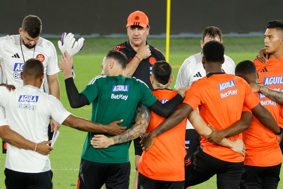 Néstor Lorenzo se reúne con James Rodríguez y referentes de la selección Colombia. EFE/ Mauricio Dueñas Castañeda