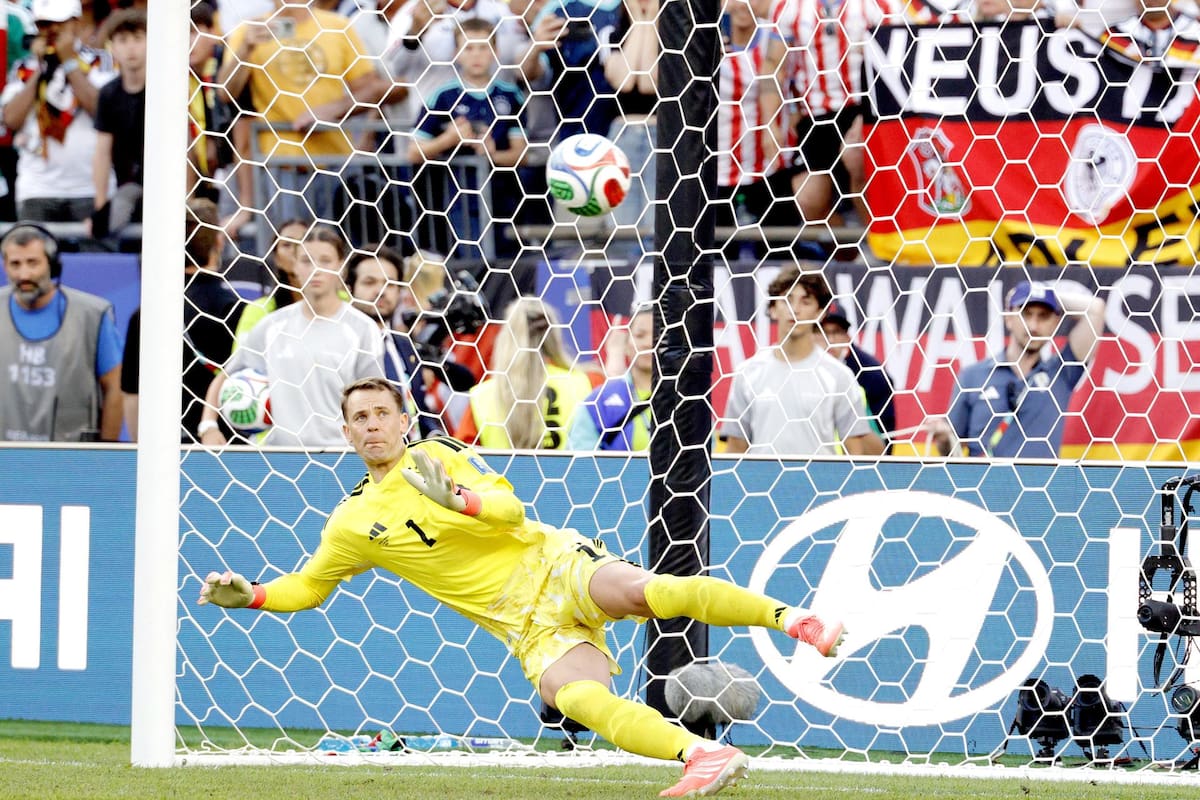 El portero alemán Manuel Neuer durante la tanda de penaltis ante Paraguay, en el partido por los dieciseisavos de final del Mundial 2026, disputado en Boston. EFE