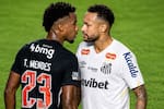Neymar y Thiago Mendes, cara a cara otra vez: hubo desplante antes del partido