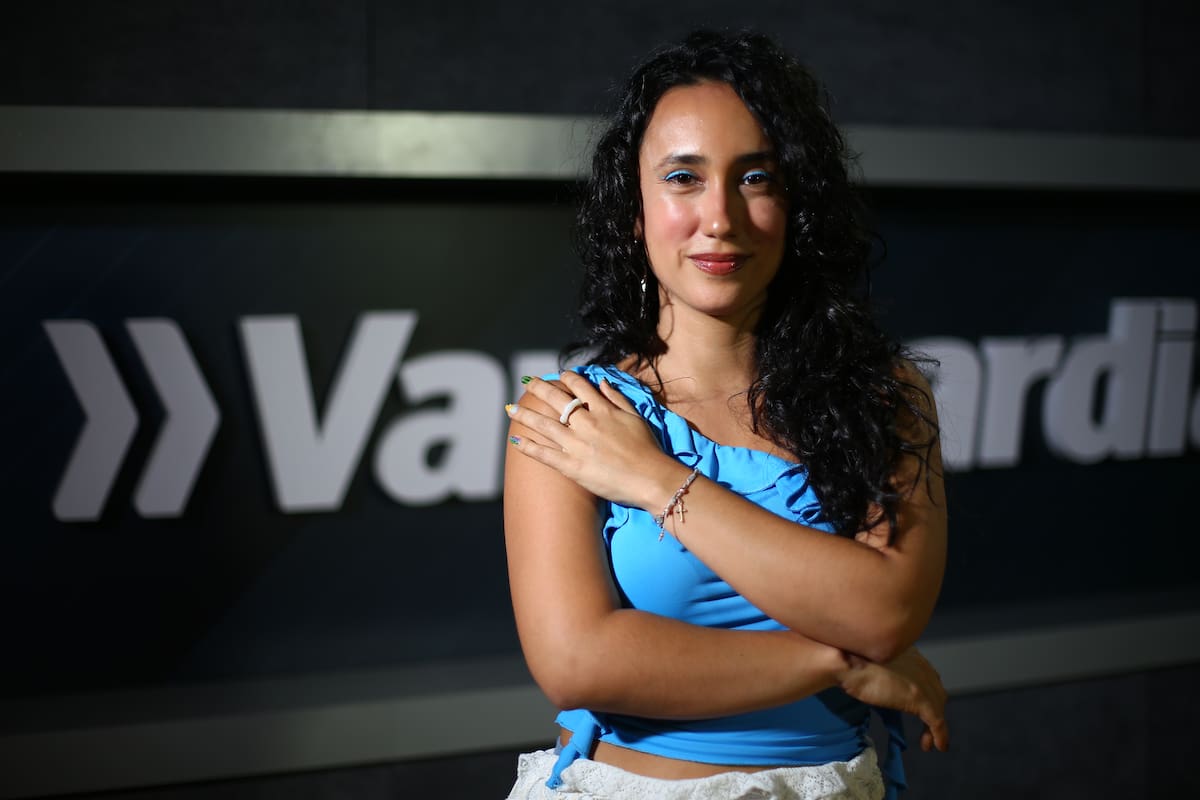 Neyra apuesta por una propuesta que fusiona sonidos andinos, caribeños y electrónicos para exaltar las raíces latinoamericanas y el papel de las mujeres en la construcción de memoria y cultura. Foto: Jaime Moreno
