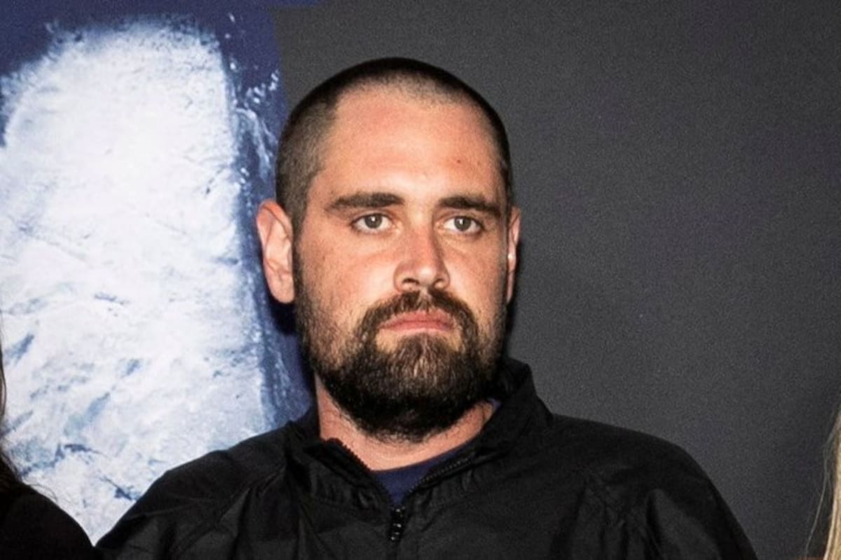 La fiscalía acusa a Nick Reiner de dos cargos de asesinato por matar a sus padres.