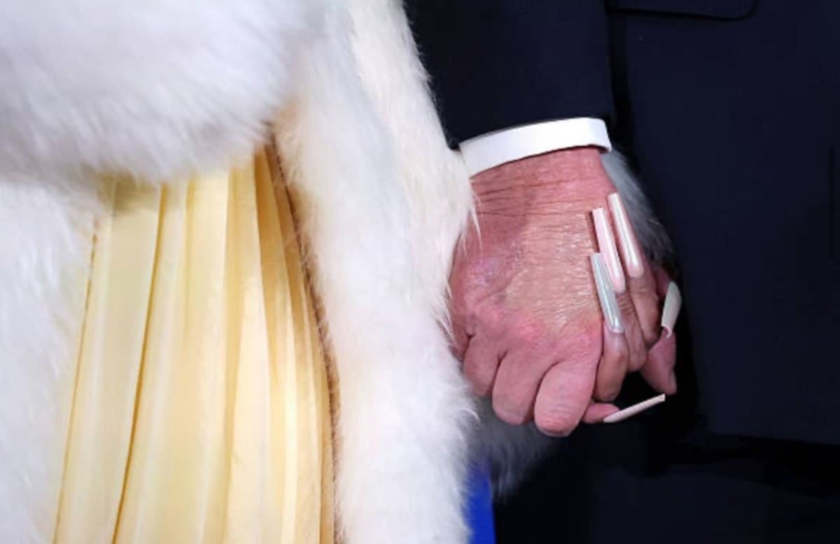 Nicki Minaj y Trump aparecen agarrados de la mano. //Foto: X.